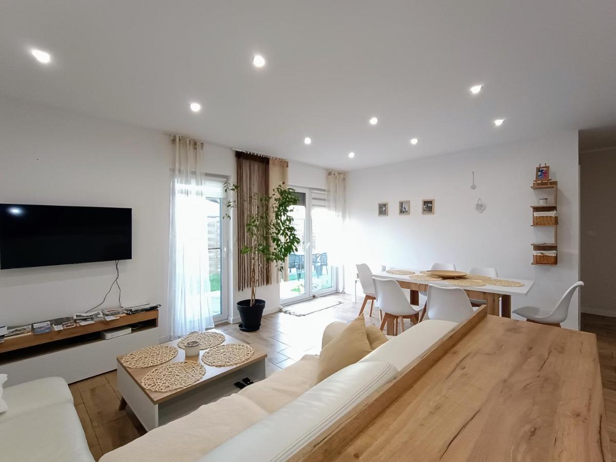 Apartament Przy Kopalni Srebra タルノフスキェ・グルィ エクステリア 写真